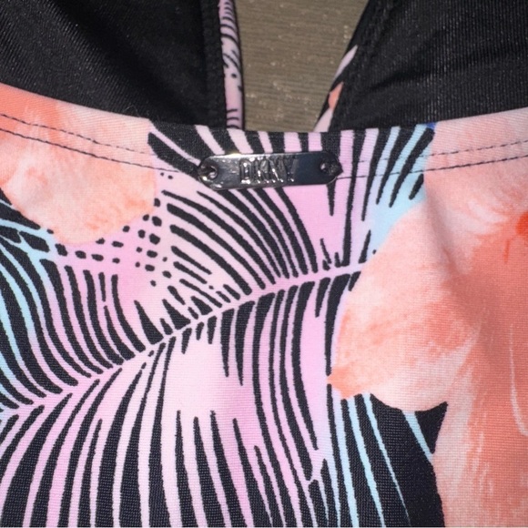 DKNY One Piece Swimsuit Floral Size small S tummy control SPF protection​​​​​​ - Picture 7 of 7